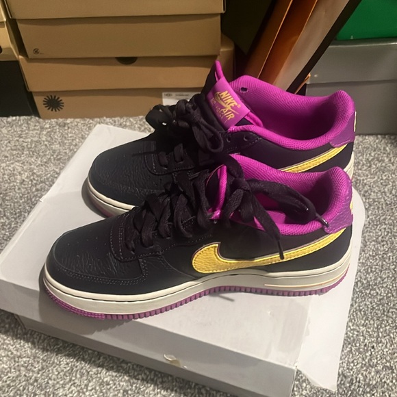 Nike Air Force 1s size 5 in big kids - Picture 3 of 8